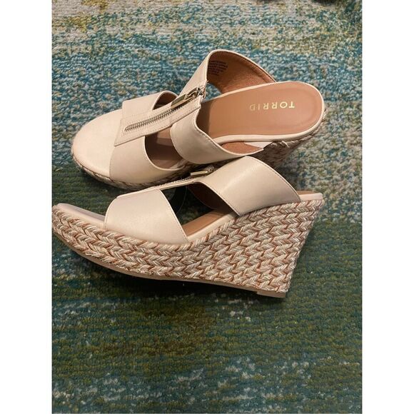Torrid Zip Front Slip on platform Wedge Tan size 8.5 WW - Picture 7 of 11